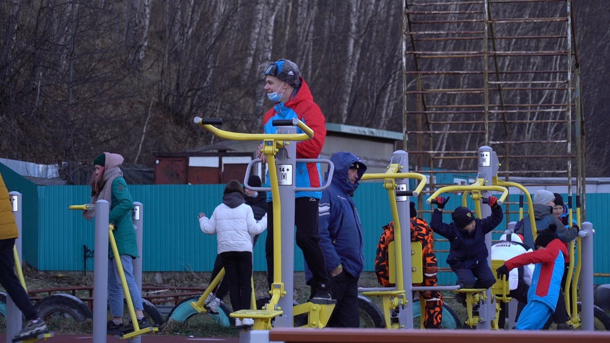 В городе Елизово открыли новую спортплощадку, построенную в рамках губернаторского проекта «Город для жизни»