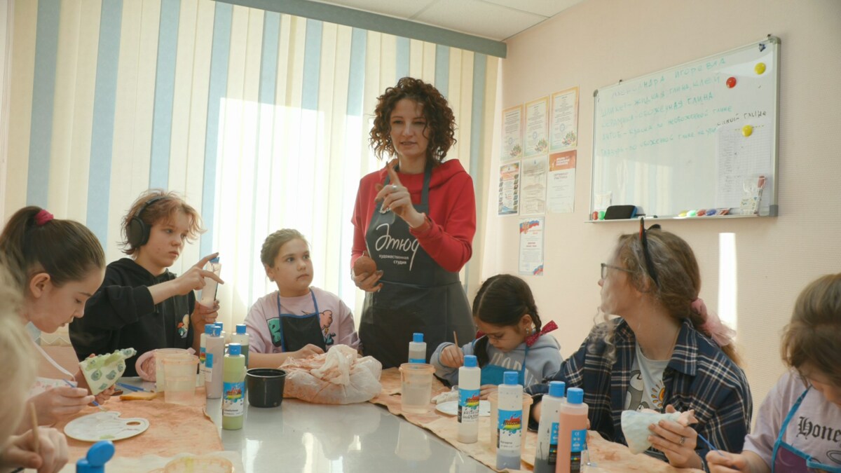 Юные жители Камчатки обучаются гончарному мастерству в рамках нацпроекта «Образование»