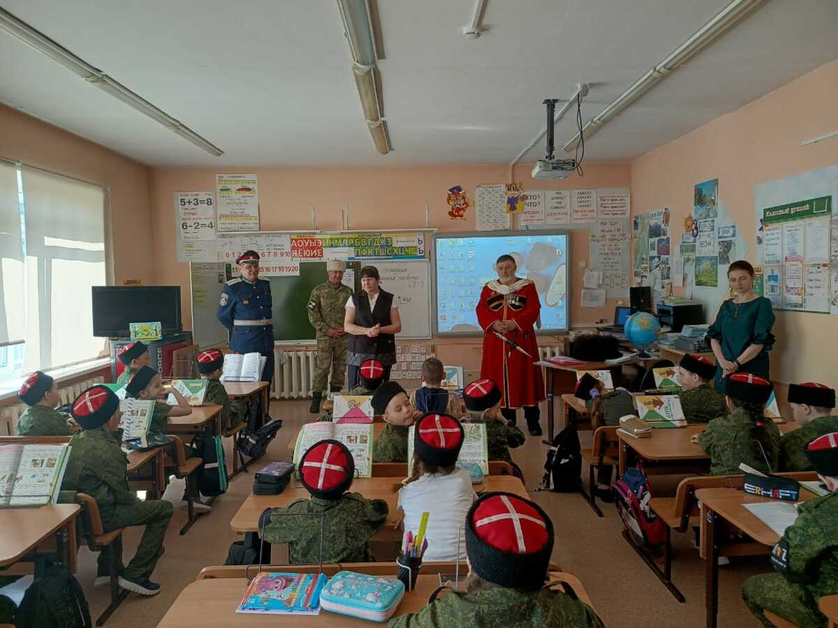Казачий духовно-просветительский десант посетил сельские школы на Камчатке