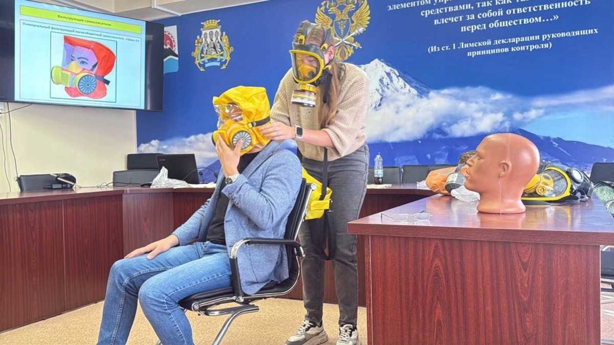 Проведение специального инструктажа в Камчатском учебно-методическом центре по гражданской обороне